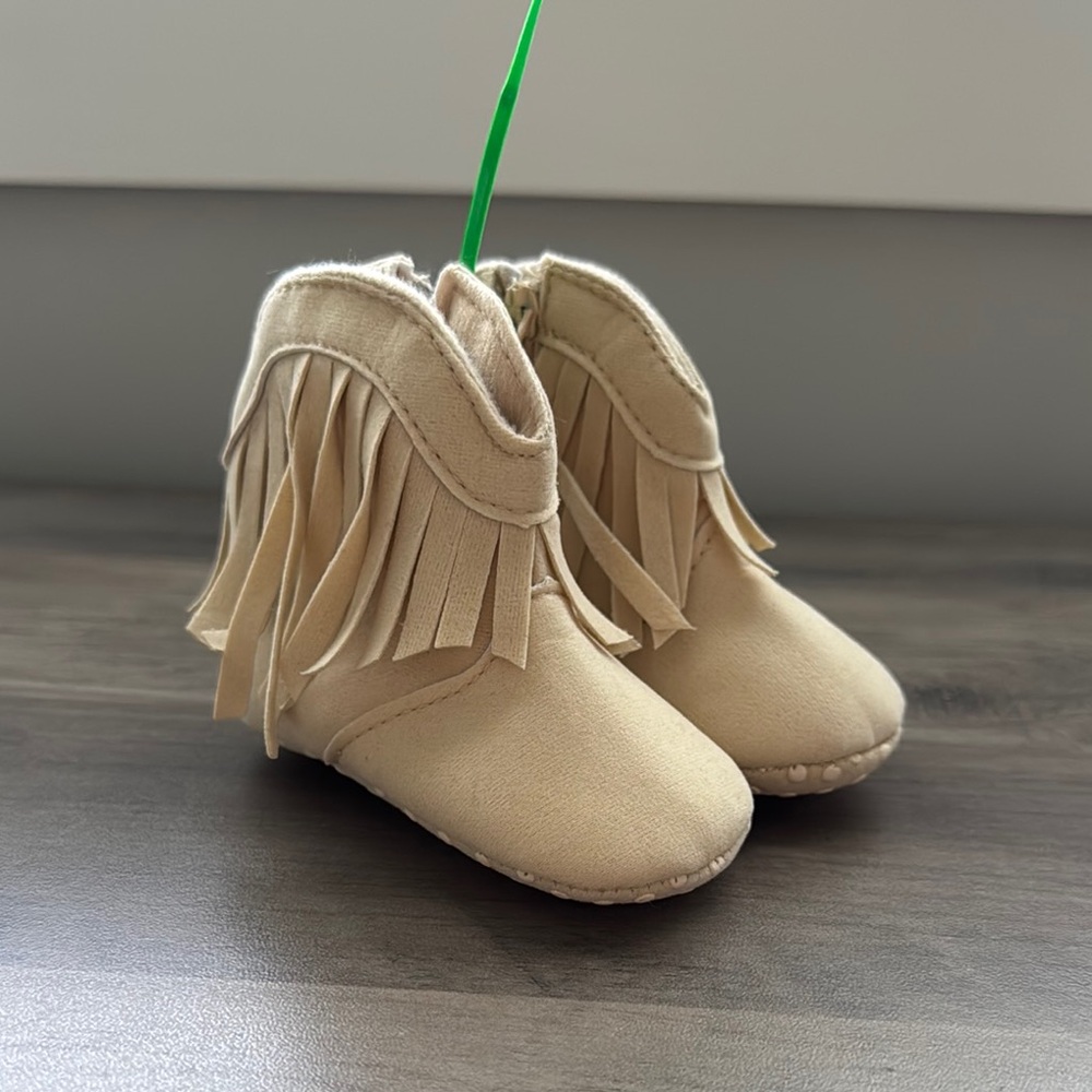 Cream Moccasin Fringe Shoes with Zipper